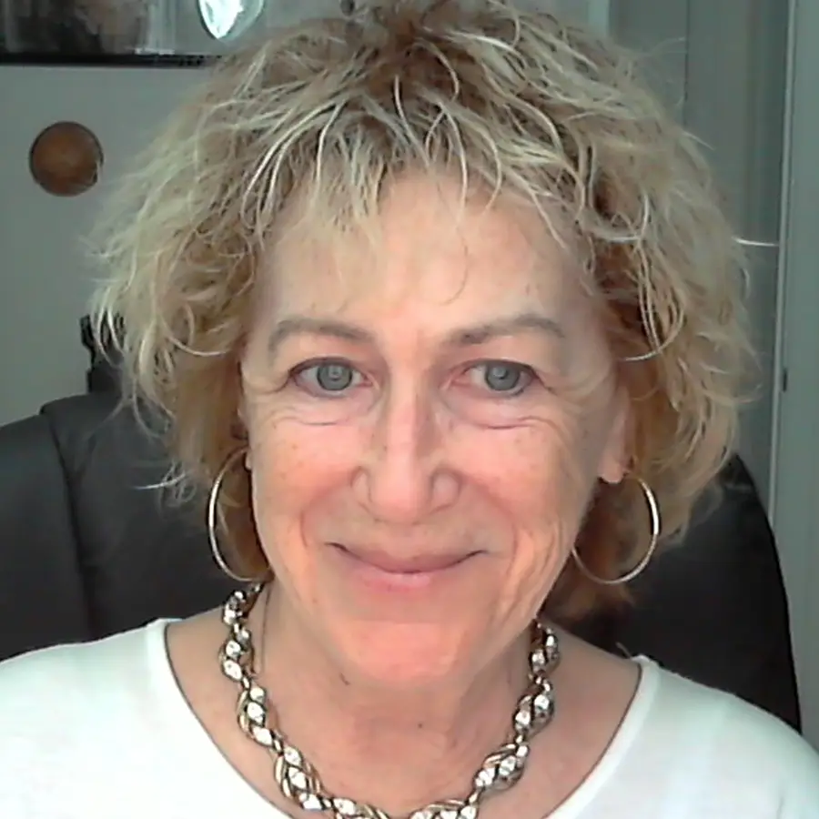 Barbara Moss teaches piano for Eskays music lessons of long island