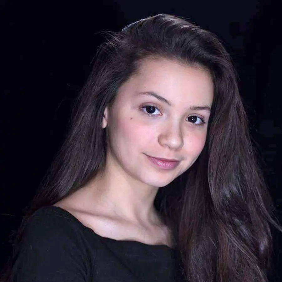 Isabella Mesenbrink teaches piano and voice for Eskays music lessons of long island