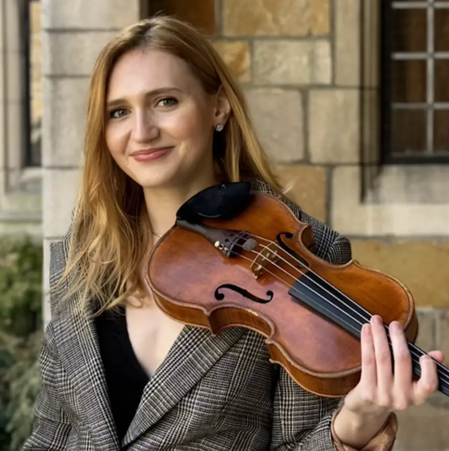 Allyson Cohen teaches Violin, and Viola for Eskays music lessons of long island